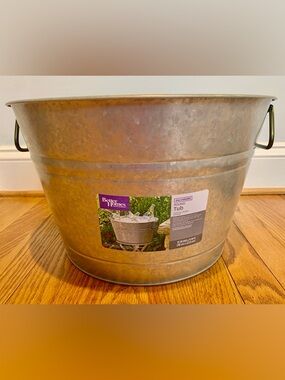 Round Galvanized Tub 15 x 15 Inch Metal Bucket Container for Storage Decor NWT